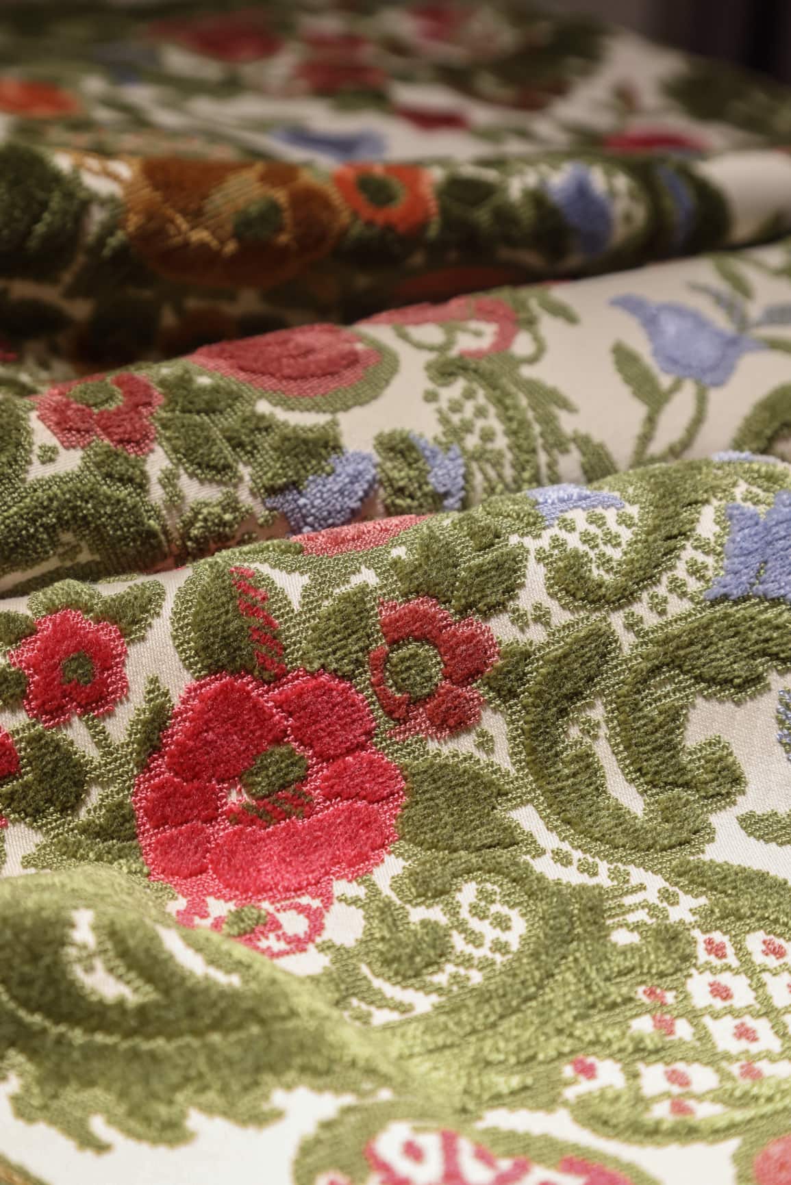 JBL Jacquard Velvet Kustomisasi Bunga Berwarna-warni Sampel Gratis Kain Potong Tumpukan Tekstil Rumah Mewah untuk Sofa
